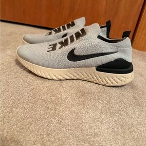 Nike Women's Light Gray and Black Slip-On Sneakers